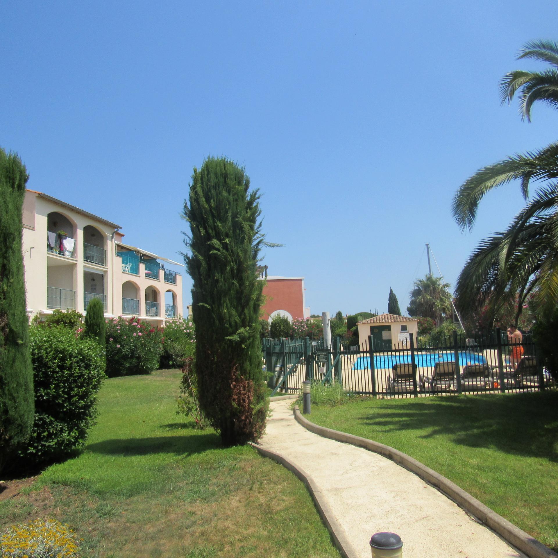 Jardin et piscine